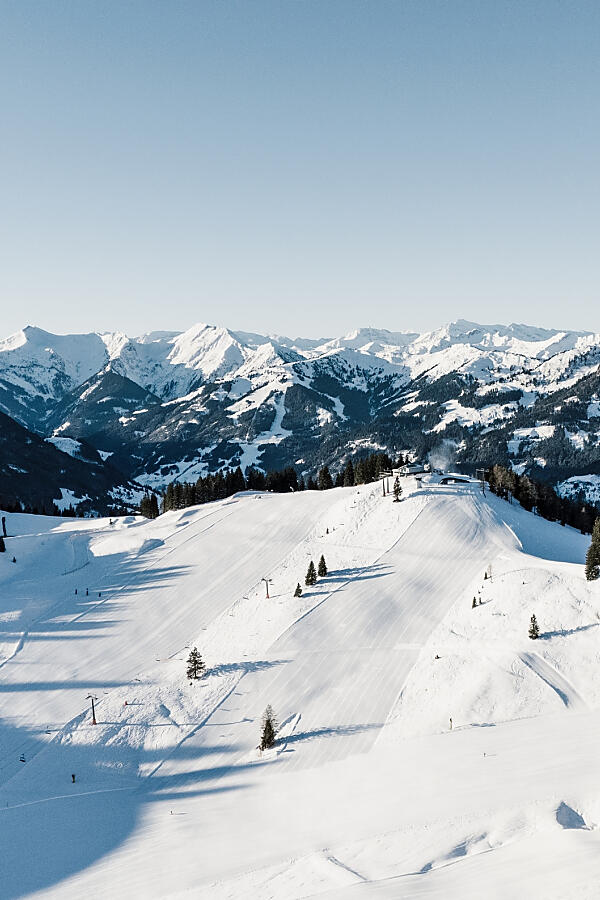 12 Peaks in sight – skiing in Snow Space Salzburg Drone view over the snowy ski area Snow Space Salzburg