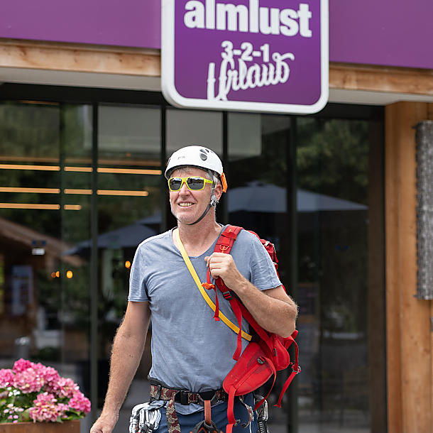 Christoph – your local outdoor guide in Flachau Christoph, almlust’s outdoor guide, ready for the next adventure in front of the almlust entrance