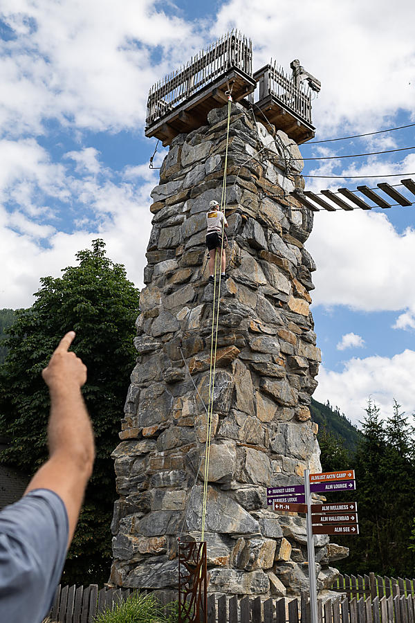 Klettertraining in Flachau – mit Guide am almlust Kletterturm Kletterturm der almlust Flachau mit Seilsicherung und Anleitung durch Bergführer
