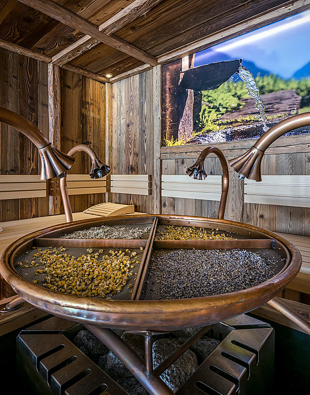Herbal basin in the Alm Spa at almlust in Flachau with natural aromas