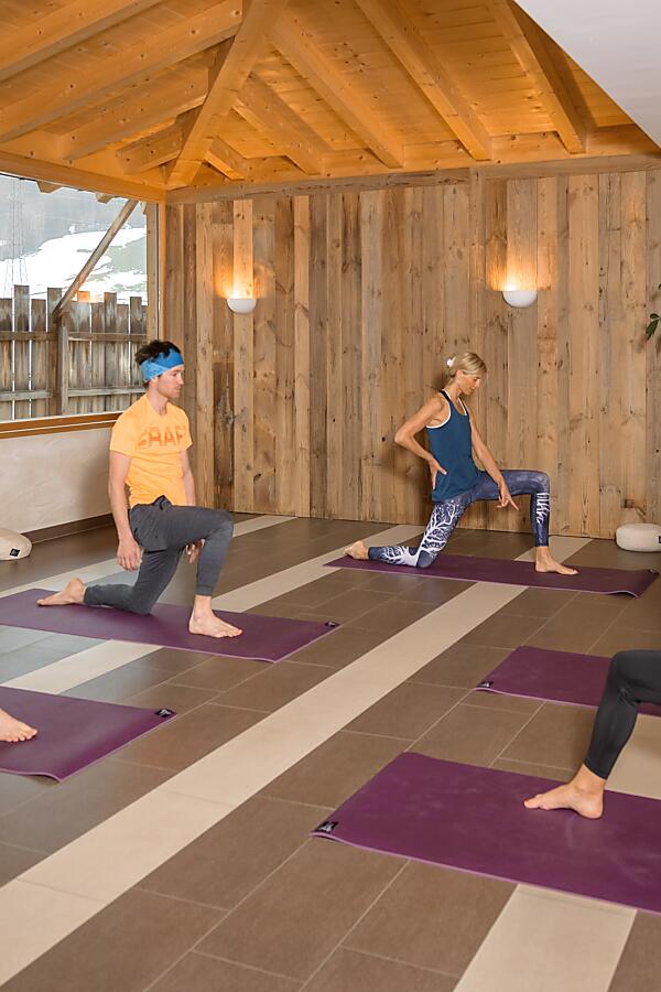 Yoga Gruppe im ALM-Spa der almlust in Flachau