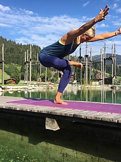 almlust Yogamomente – wo Körper, Geist und Alpenluft im Einklang sind.