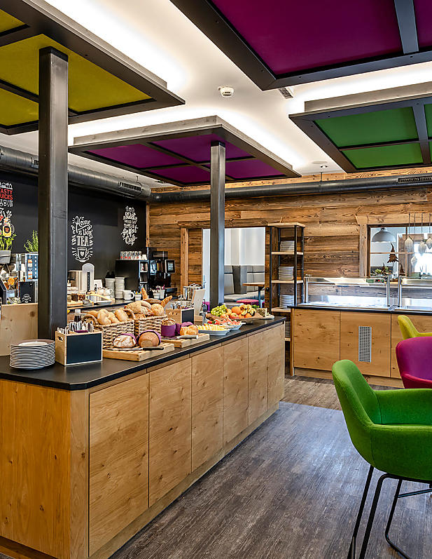 almlust breakfast variety – from fresh bread rolls to regional specialties, everything’s included!